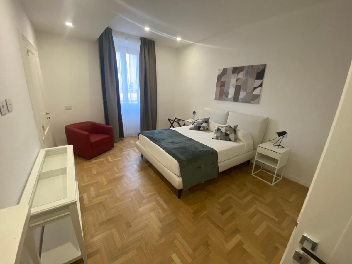 Colosseum Rome Guest House Luil ภายนอก รูปภาพ