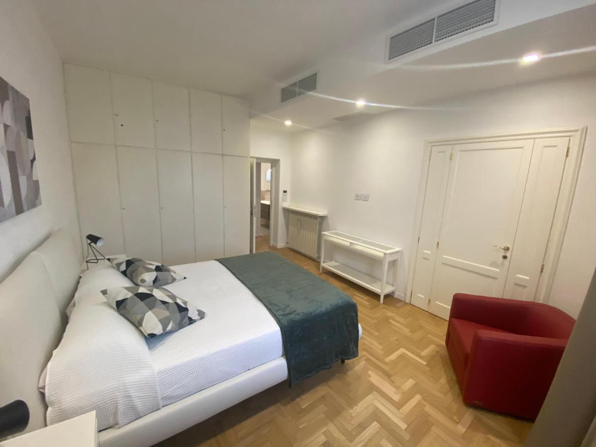 Colosseum Rome Guest House Luil ภายนอก รูปภาพ