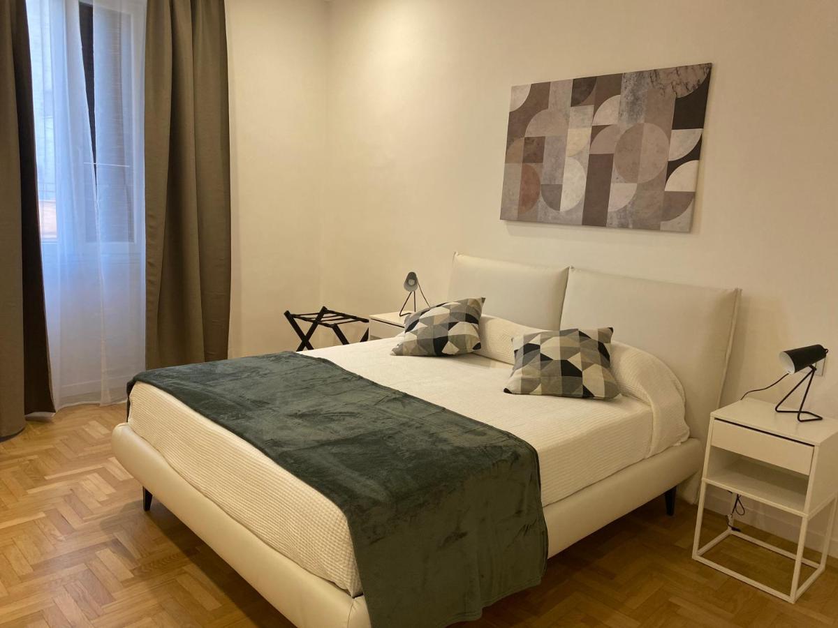 Colosseum Rome Guest House Luil ภายนอก รูปภาพ