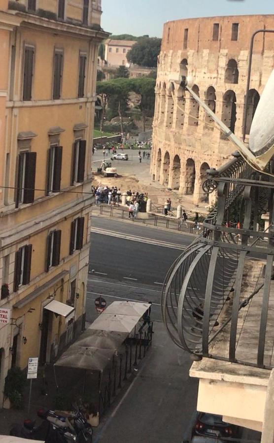 Colosseum Rome Guest House Luil ภายนอก รูปภาพ